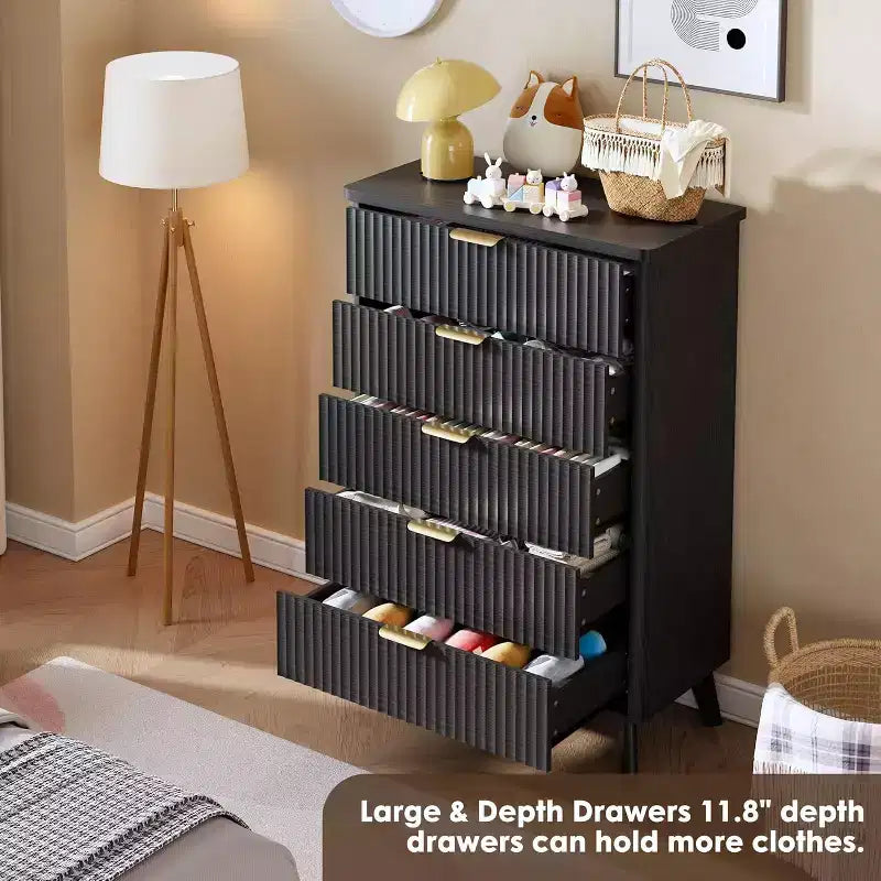 Cassettiera Scanalata per Camera da Letto con 5 Cassetti Profondi, Cassettiera Alta, Design con Profilo Curvo, Cassettiera Moderna in Legno, per Soggiorno, Corridoio