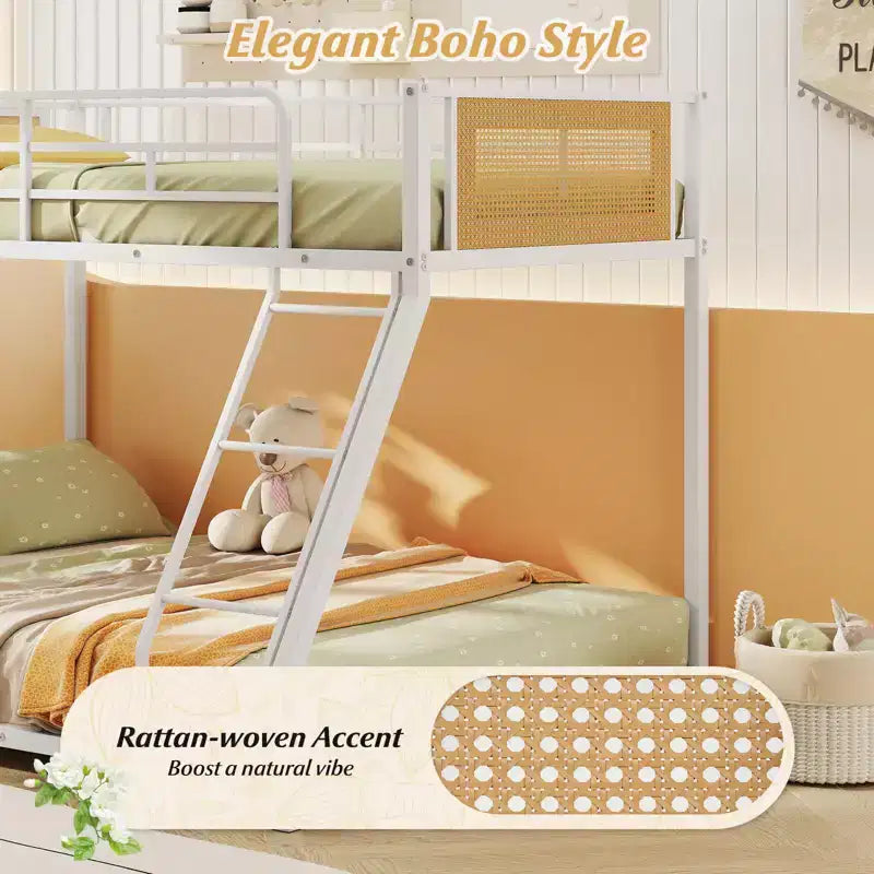 Letto a castello in metallo a basso profilo da una piazza e mezza con rattan in stile boho – capacità 272 kg