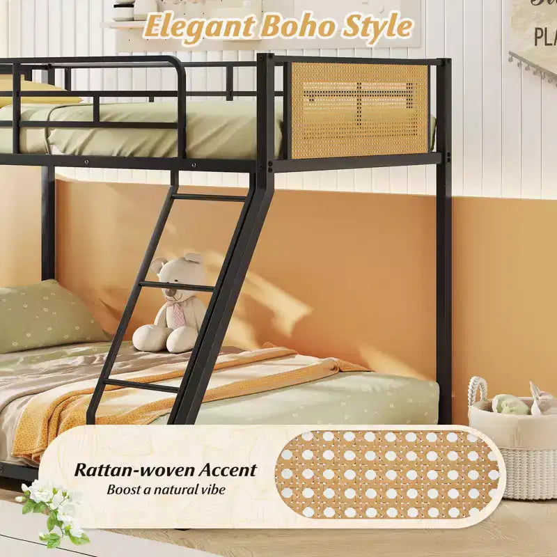 Letto a castello in metallo a basso profilo da una piazza e mezza con rattan in stile boho – capacità 272 kg
